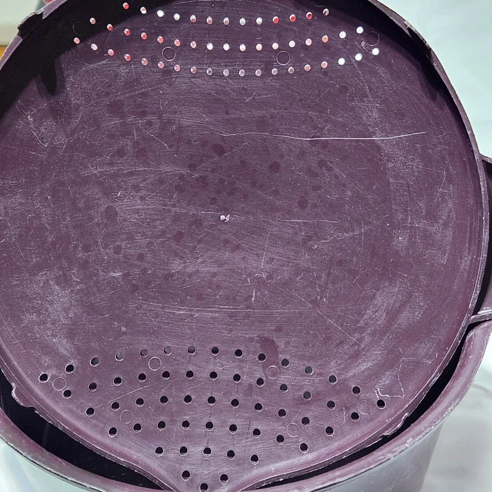 Pampered Chef Micro Cooker 8 Cup Microwave Cooker Steamer With Strainer Maroon